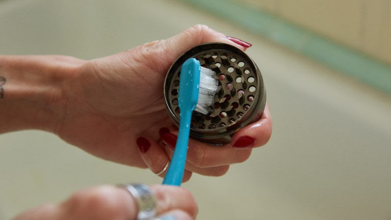 CRTV 2903 How To Clean Grinder4479 16x9 768x432 1